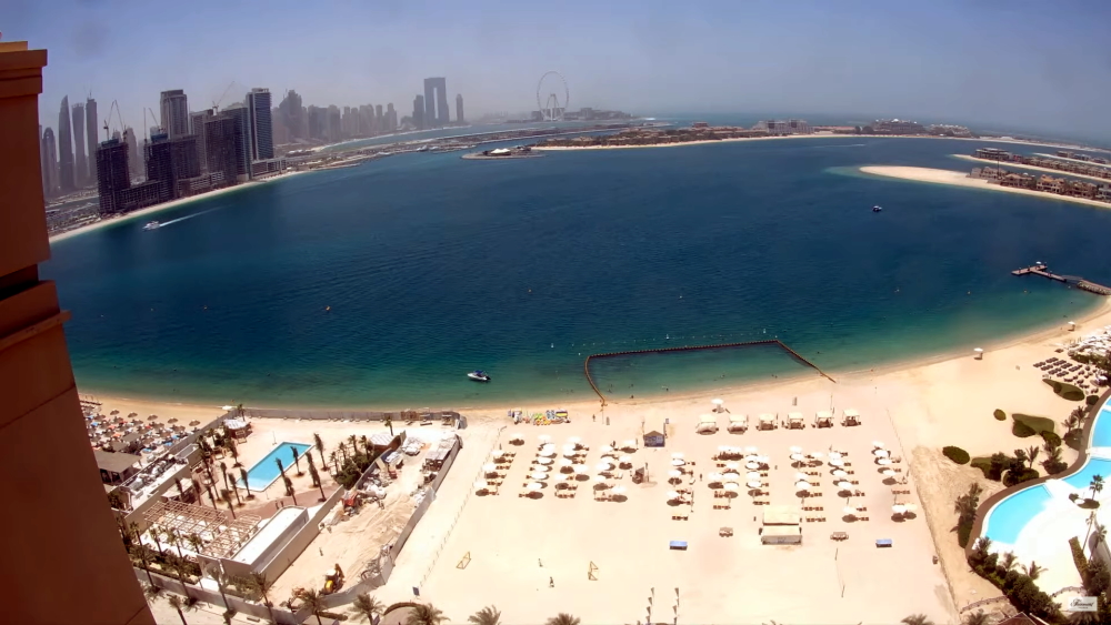 Дубай, остров Палм-Джумейра после разгона облаков